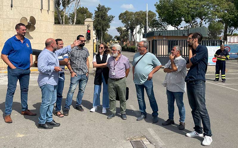 “Para defender nuestra industria hay que conocerla”; Unidas Podemos continúa en La Isla su acercamiento a los astilleros de la Bahía