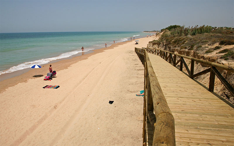 Notable alto para las playas de Rota