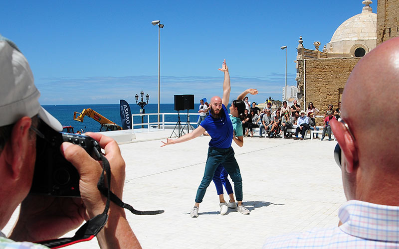 Una veintena de entidades comparte la conveniencia de fomentar el turismo cultural en Cádiz, “menos estacional y más resiliente”