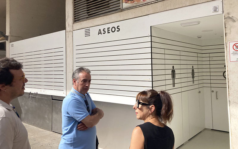 Habilitados nuevos baños en la primera planta del mercado central, “una aspiración histórica de los detallistas”
