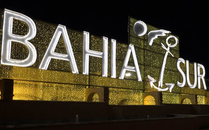 El centro comercial Bahía Sur retrasa su Navidad