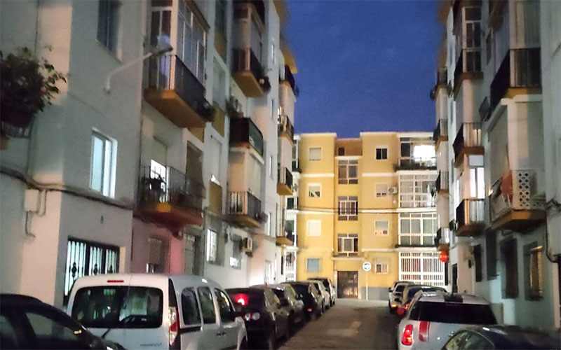 “Dejar a oscuras una barriada de manera tenebrosa no forma parte de la decoración de ese Halloween que tanto mima Cavada”
