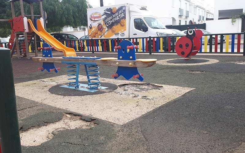 Los parques infantiles puertorrealeños suman más de año y medio de “abandono”
