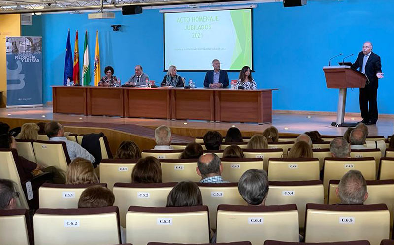 Reconocimiento a profesionales jubilados del Puerta del Mar y de San Carlos