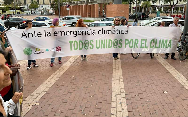 “¡Que no cambie el clima, que cambie el sistema!”