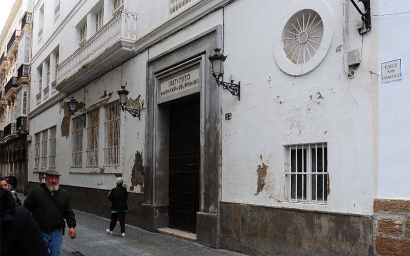 El PP dibuja una residencia universitaria en el edificio ruinoso del antiguo instituto del Rosario