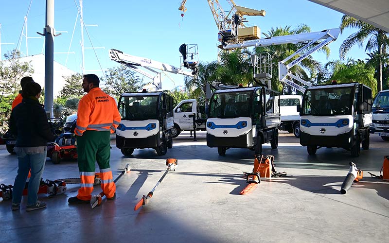 La contrata del servicio de mantenimiento de zonas verdes de Cádiz renueva flota y maquinaria
