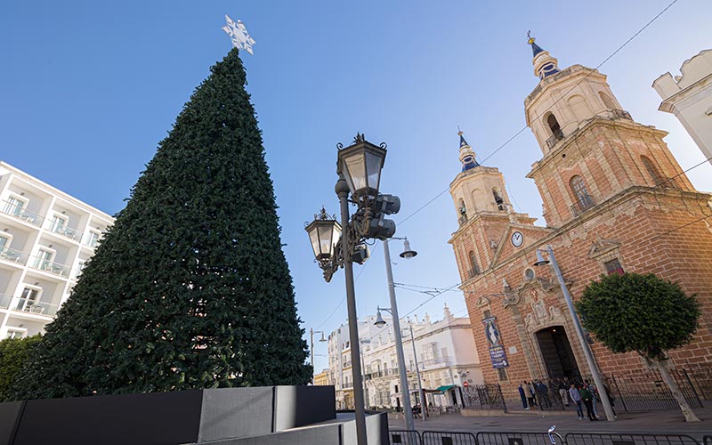 La Isla encenderá su alumbrado navideño, en el que gasta 425.000 euros, junto a Niña Pastori