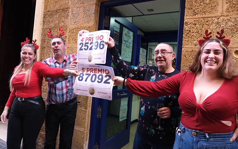 El sorteo de la Lotería de Navidad reparte alegría moderada por Jerez, Cádiz, Rota y Chipiona