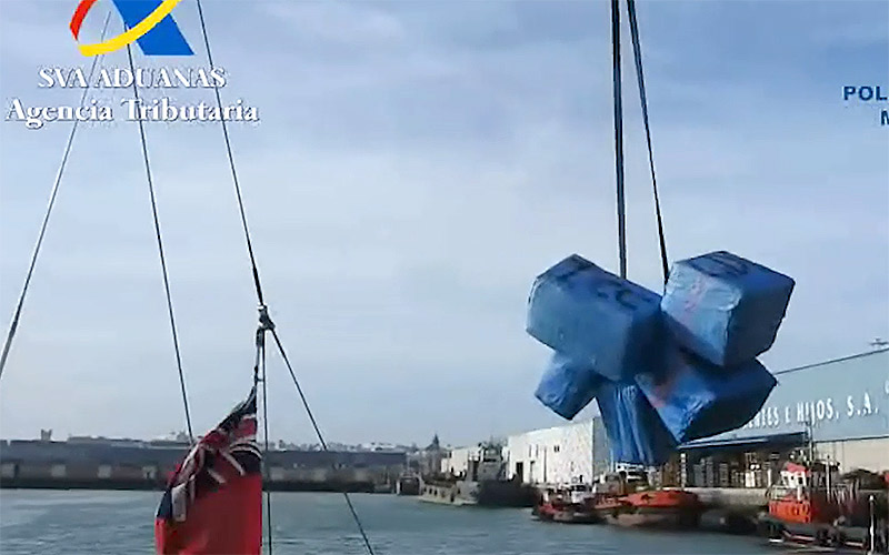 Intervenido un velero con más de cuatro toneladas de hachís con destino a Sudamérica al pedir auxilio en aguas de la bahía gaditana