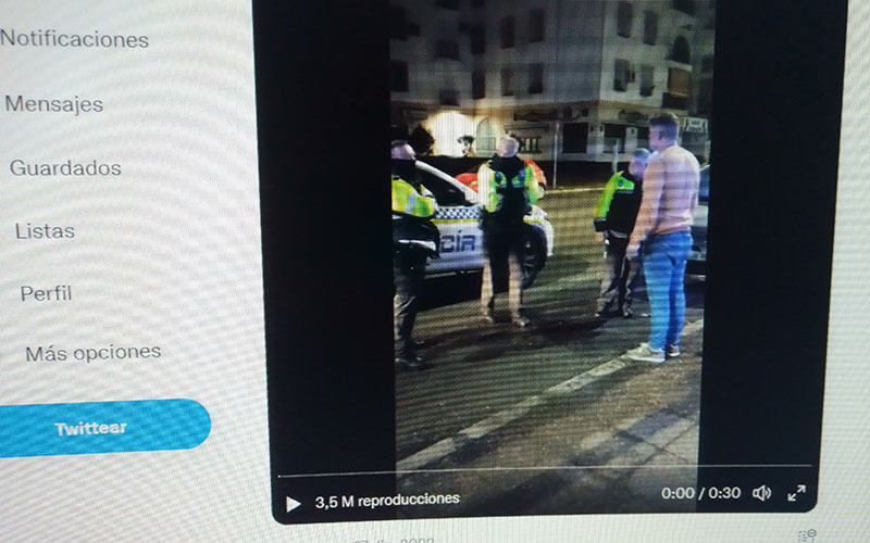 Exigen al Ayuntamiento jerezano que, mientras se investiga el presunto abuso policial viralizado, se aparte al agente implicado