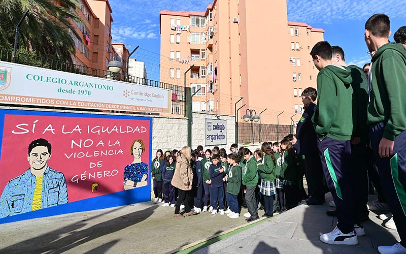 Un mural en el colegio Argantonio para concienciar cada día contra la violencia machista