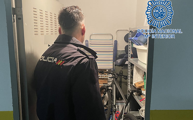 Dos jóvenes roban en 130 trasteros en Jerez tras derribar las puertas a base de violentas patadas