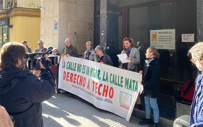 La Apdha recuerda a Manuel, sintecho fallecido en las calles de Cádiz, y exige una vez más a las administraciones “que no miren hacia otro lado”