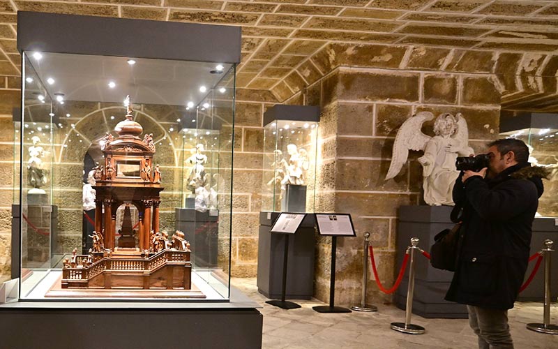 La Catedral de Cádiz expone piezas del histórico Monumento Eucarístico