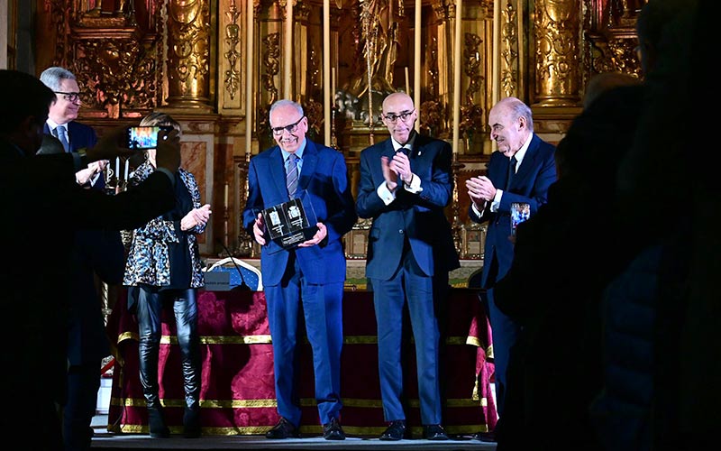 Alfonso Guerra recoge en Cádiz el segundo Premio José Pedro Pérez-Llorca