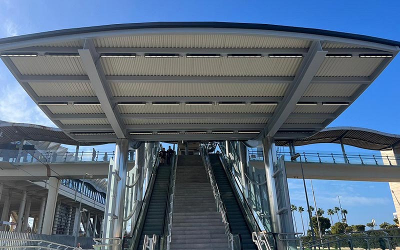 Renfe reinaugura ascensores y escaleras mecánicas en la estación de Bahía Sur