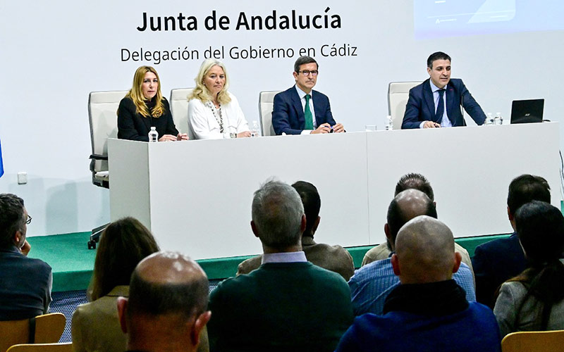 Más de medio centenar de empresas auxiliares se promocionan en el primer catálogo de recursos industriales del sector naval gaditano