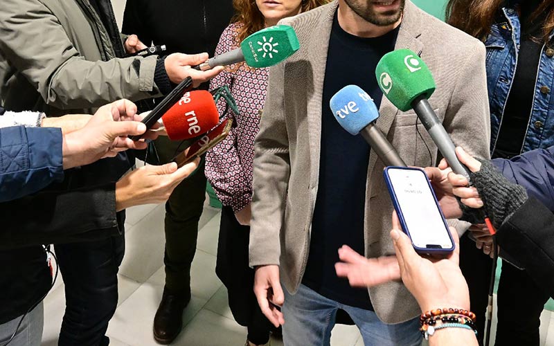Los alcaldables en Cádiz se sientan juntos para responder “con dinamismo” a preguntas de periodistas locales sobre sus ideas y proyectos