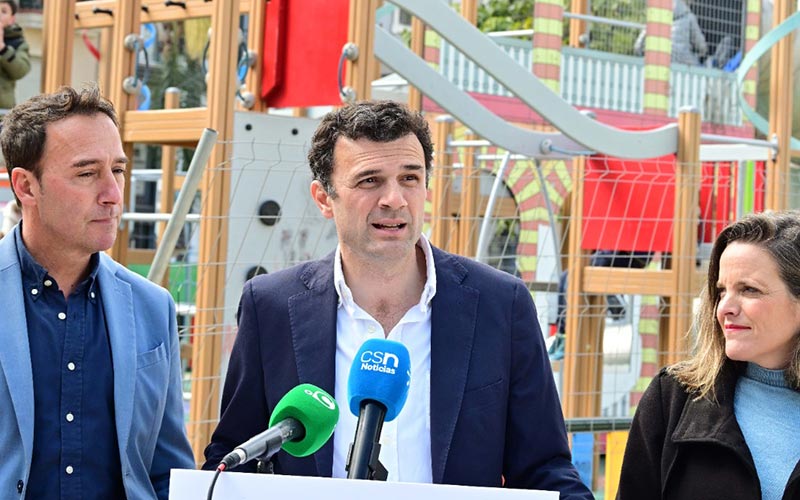 El candidato del PP promete un Carnaval de Cádiz con alumbrado, exornos, fuegos artificiales, y un Falla “más ágil y participativo”