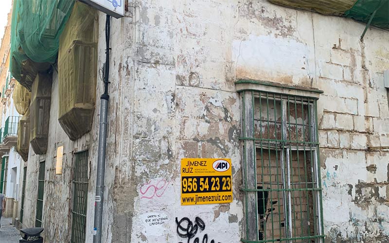 Un nuevo informe de Revive El Puerto advierte del “deterioro y abandono” del centro histórico y del impacto del “turismo de borrachera”