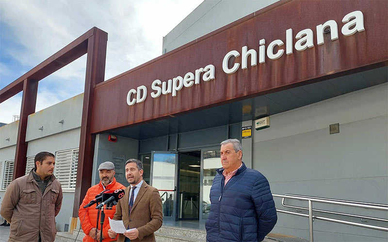 El Consistorio chiclanero sopesa “rescatar” la piscina municipal de manos privadas: “estamos cansados de incumplimientos”