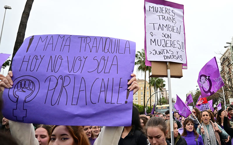 Cádiz ‘muestra’ por el 8-M que “somos muchas personas feministas combativas, diversas y unidas; peleando por una vida digna para todes”