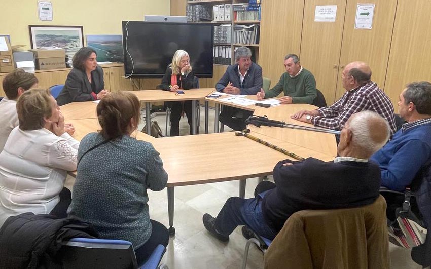 La Junta solventará los problemas de accesibilidad que soportan vecinos de la plaza Cantes de Cádiz si logra fondos europeos