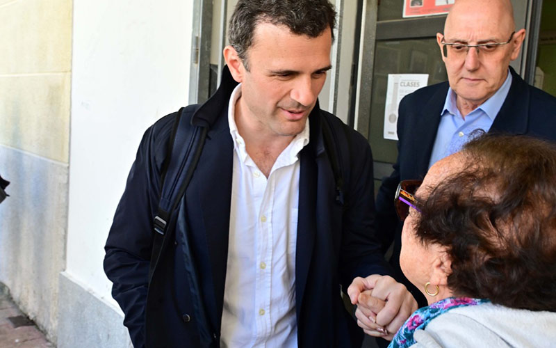 El alcaldable del PP asegura que dará un “papel protagonista” a las asociaciones de vecinos