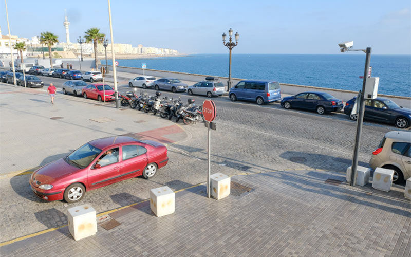 Adjudicada la implantación de la Zona de Bajas Emisiones en Cádiz: centro histórico y paseo marítimo admitirán sólo “tráfico de necesidad”