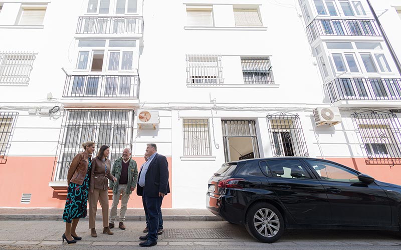El Ayuntamiento promete seguir buscando fondos e implicando a otras administraciones para lograr la rehabilitación de toda la Bazán