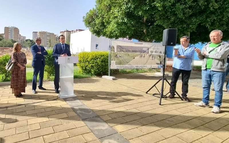 El consejero de Universidad conoce las “potencialidades” del campus de Jerez, y de paso hace campaña por la candidata del PP