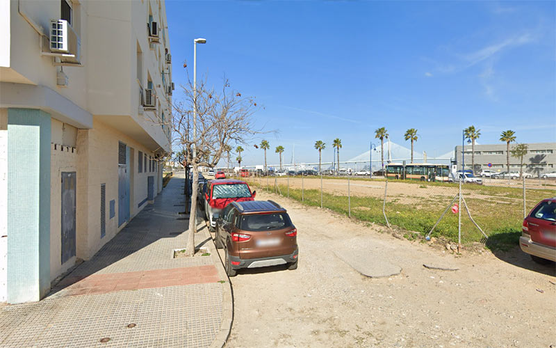 Cs ruega por enésima vez que se asfalte la calle Dársena, la única vía todavía de tierra en Cádiz