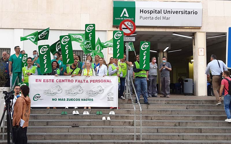 ‘No más zuecos vacíos’: CSIF denuncia la falta de contrataciones por parte del SAS en los centros sanitarios públicos gaditanos