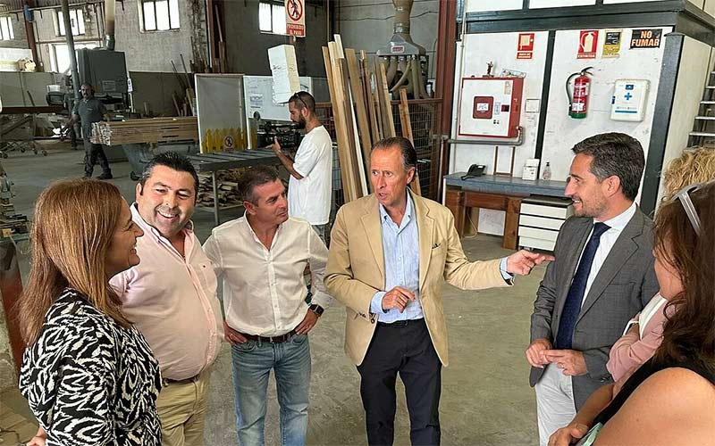 El Ayuntamiento chiclanero subvenciona a una treintena de empresas locales para que contraten temporalmente a 51 parados
