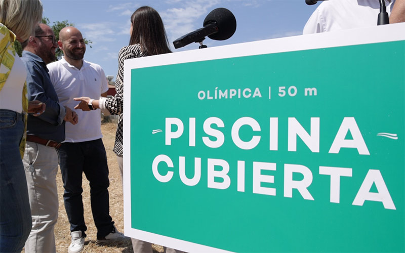 Los socialistas tienen en La Isla como “absoluta prioridad” construir una piscina olímpica