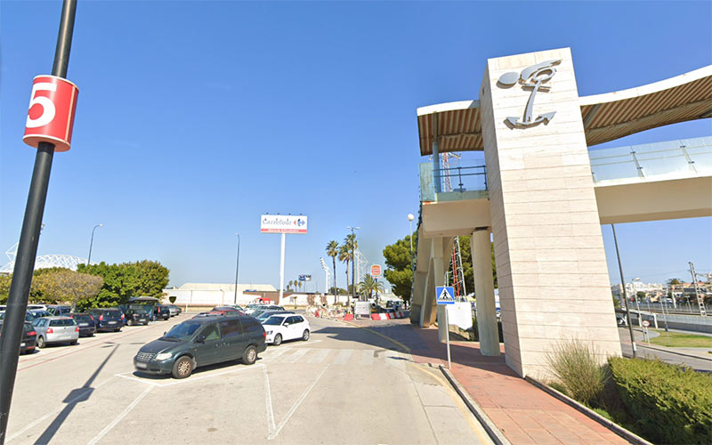 El centro comercial Bahía Sur espera inaugurar tras el verano su nuevo acceso: una rampa