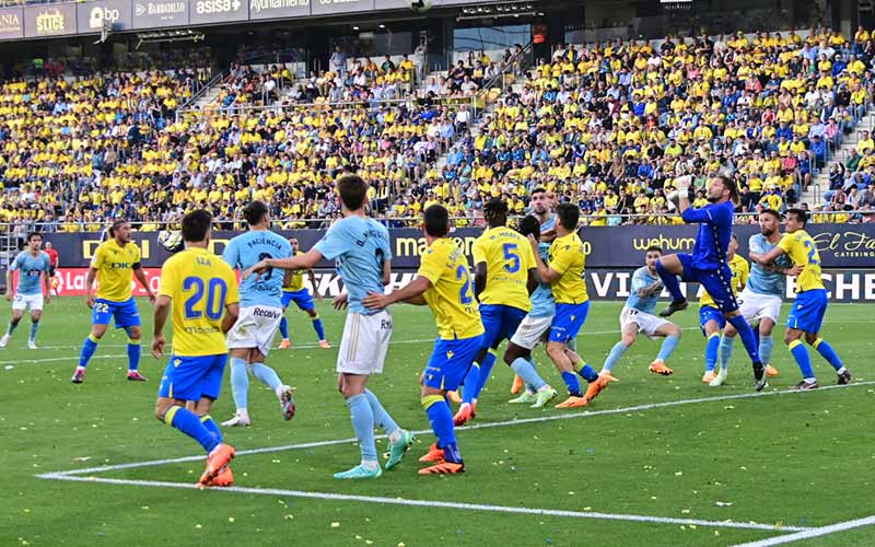 El tren de la salvación espera al Cádiz en Elche