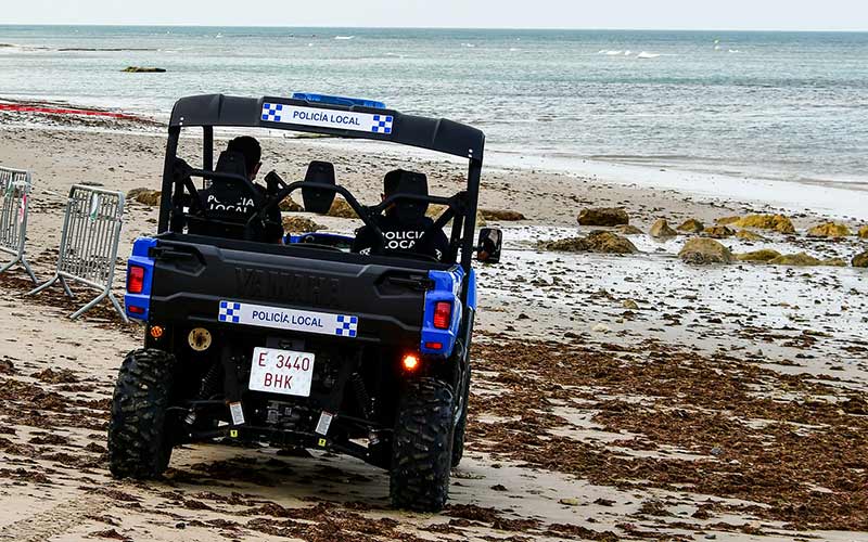 Los agentes de la Policía Local volverán a bajar a la arena de las playas de Cádiz este verano