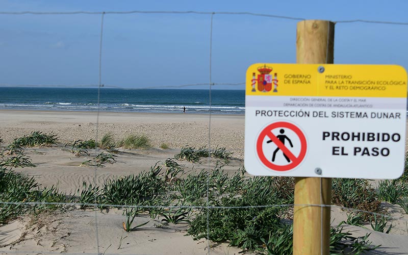 Muere un bañista en la playa de Cortadura