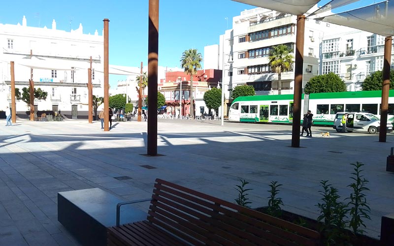 Más del 43% de viajeros del Trambahía han aparcado el coche alentados por su “comodidad y gratuidad”; apenas un 3,2% no lo recomienda