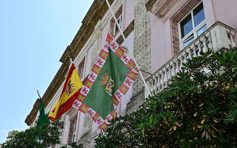 El PSOE gaditano acata la “propuesta asumible” de La Línea 100x100 buscando conservar la Diputación, gobierno que también negocia el PP