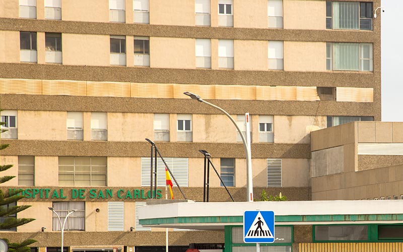 La Junta ignora las críticas y vende su “apuesta” por situar a San Carlos “entre los hospitales más modernos”; este año “estará reformado al 98%”