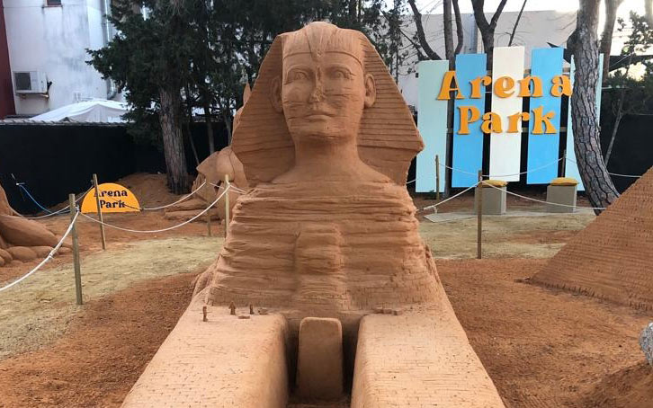 Chiclana oferta este verano a vecinos y turistas “la mayor exposición de esculturas de arena de España”