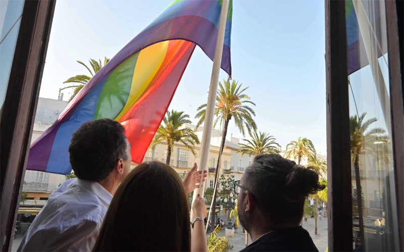 Cádiz no arría la bandera arcoíris