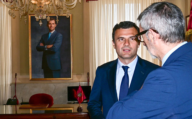 El alcalde se compromete con el rector de la UCA a mediar ante Junta y Diputación, ambas ya ‘del PP’, para “alcanzar un acuerdo” sobre Valcárcel