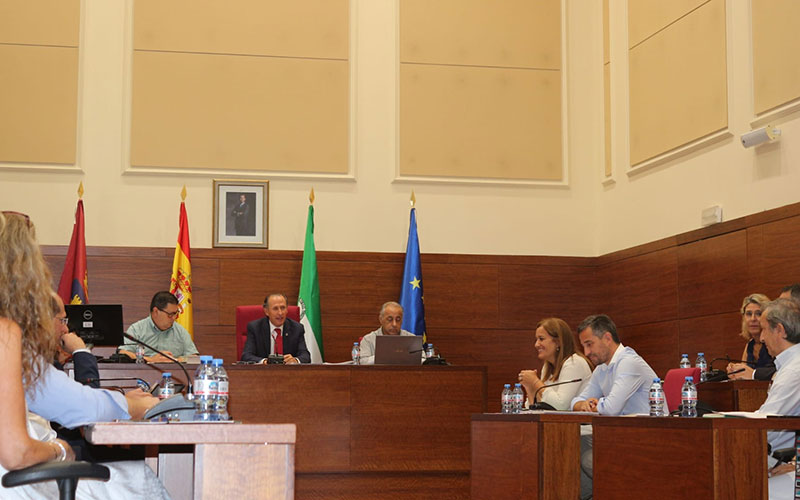 El socialista José María Román volverá a cobrar del Ayuntamiento de Chiclana; como alcalde se pone un sueldo de 63.540 euros brutos al año