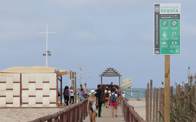 Cavada coloca a Camposoto “en el ranking de las playas mejor valoradas”; este verano ofrece crema solar gratis y conciencia sobre la sequía