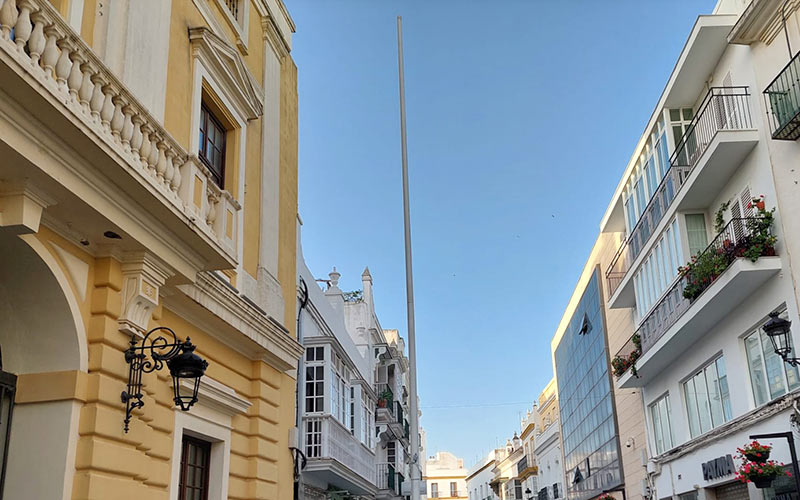 Roban la bandera arcoíris izada en el centro de Chiclana por el Día del Orgullo; la Policía ve posibles delitos de odio y daños al patrimonio