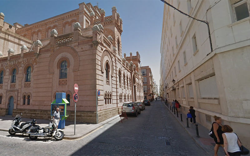 Adelante cuestiona que se ha rotulado la calle María la Hierbabuena sin homenajes, y el PP precisa que la placa la dejó colocada Adelante